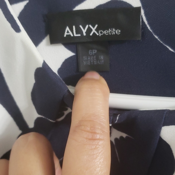 Blue and white dress - Picture 3 of 3